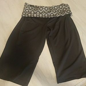 Danskin cropped work out pants